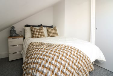 1 bed studio, Cheltenham Place, Mutley plain, Plymouth, PL47DZ - Image 6